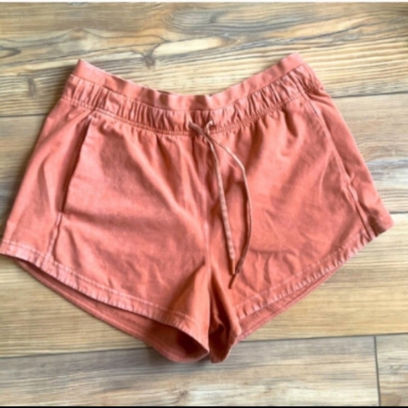 LULULEMON INNER GLOW WASHED CANYON ROCK SHORTS size 8 - Picture 5 of 9